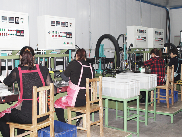 Operaciones de trabajadores de productos metálicos